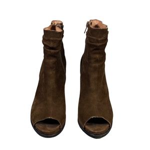 Jeffrey Campbell, Reanya ankle boots, size 6, brown suede.